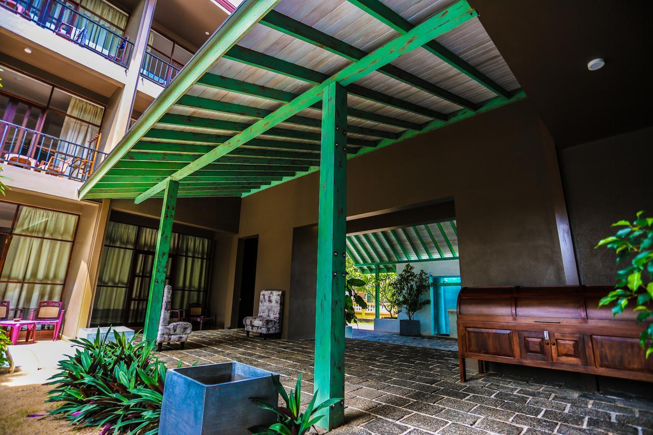 Hotel Waves By Tranquil Negombo Exterior foto