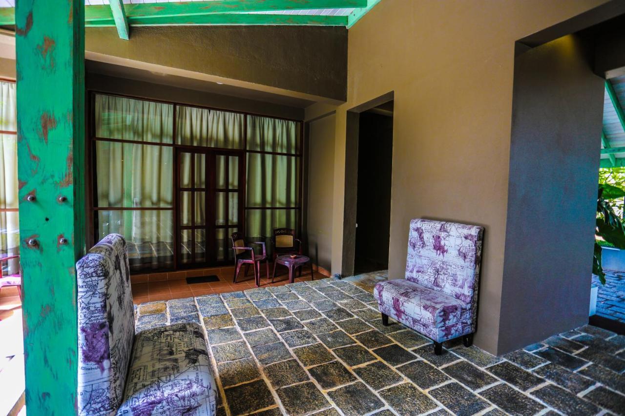 Hotel Waves By Tranquil Negombo Exterior foto