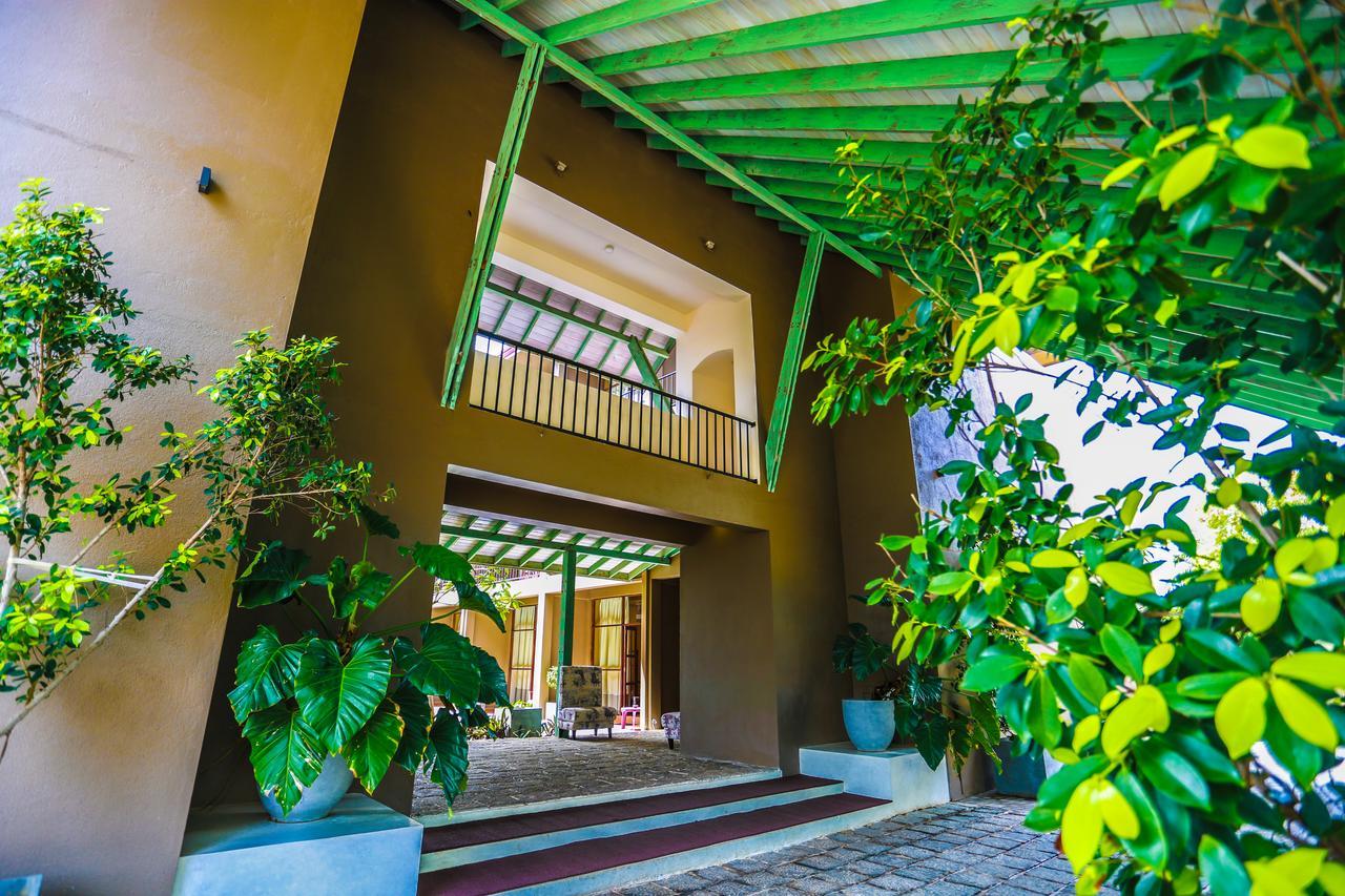 Hotel Waves By Tranquil Negombo Exterior foto