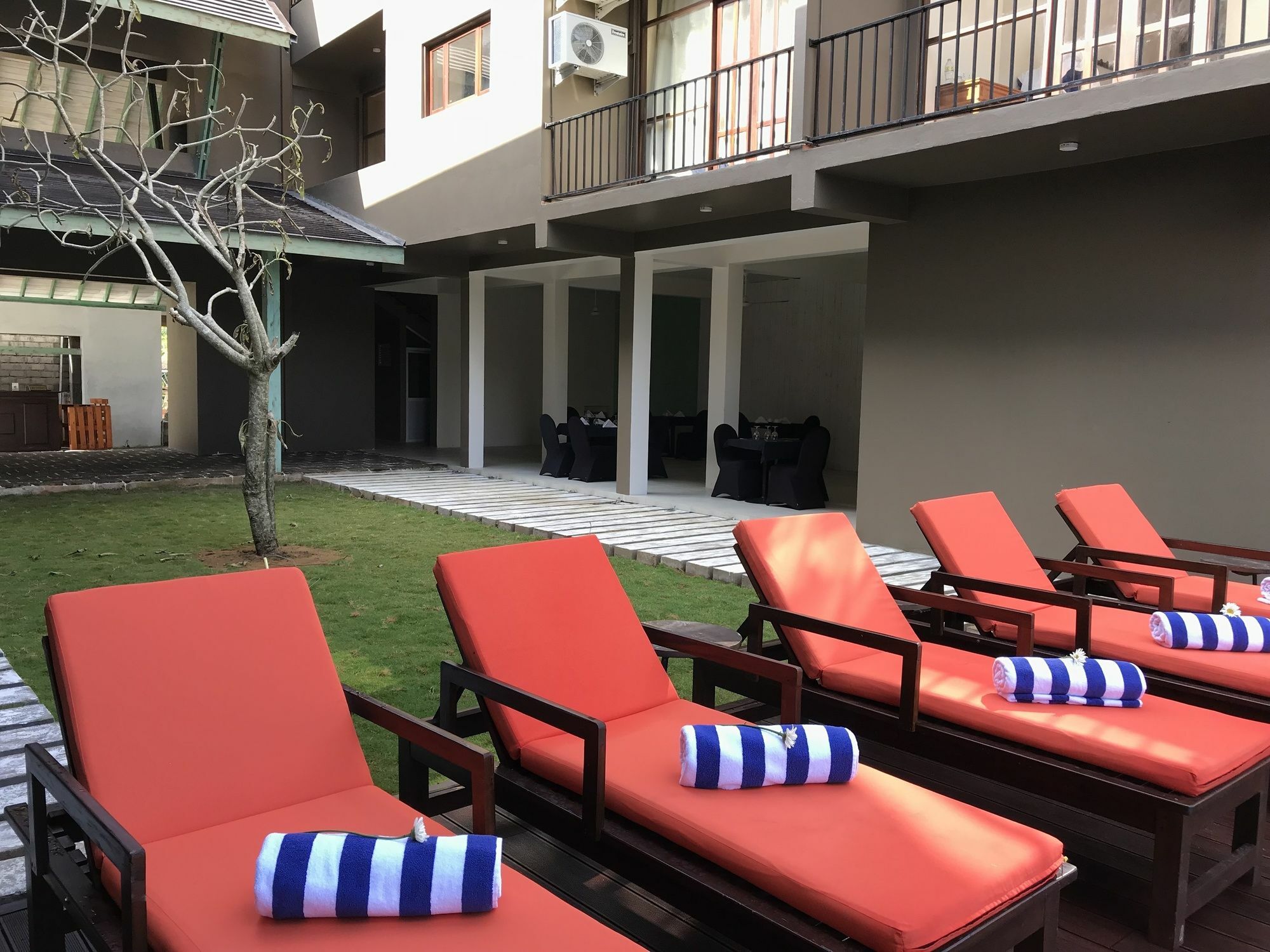 Hotel Waves By Tranquil Negombo Exterior foto